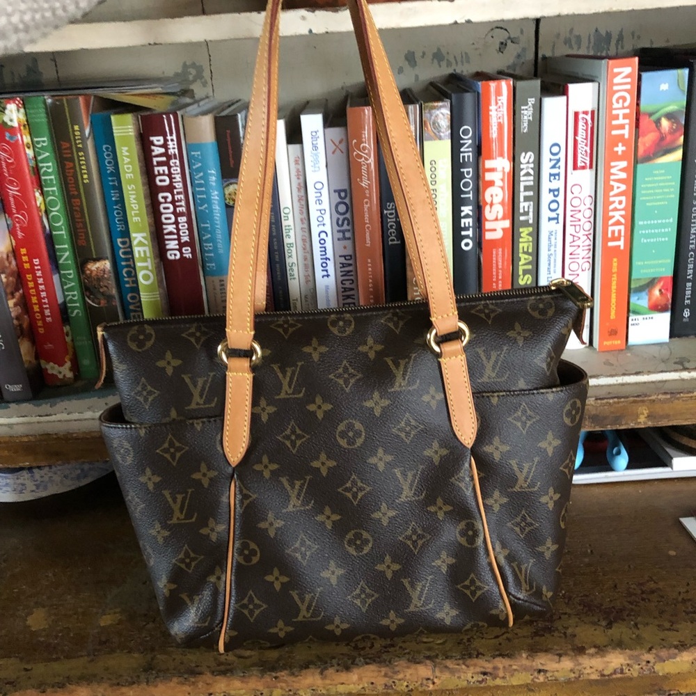 New never used Louis Vuitton monogram totally pm!